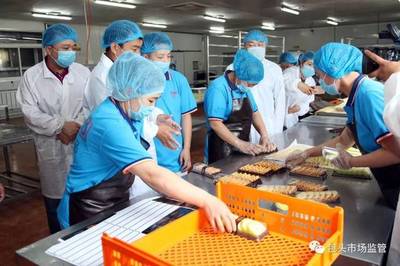 包頭市多區(qū)聯(lián)動嚴(yán)查食品安全，過期食品凍品被集中查獲